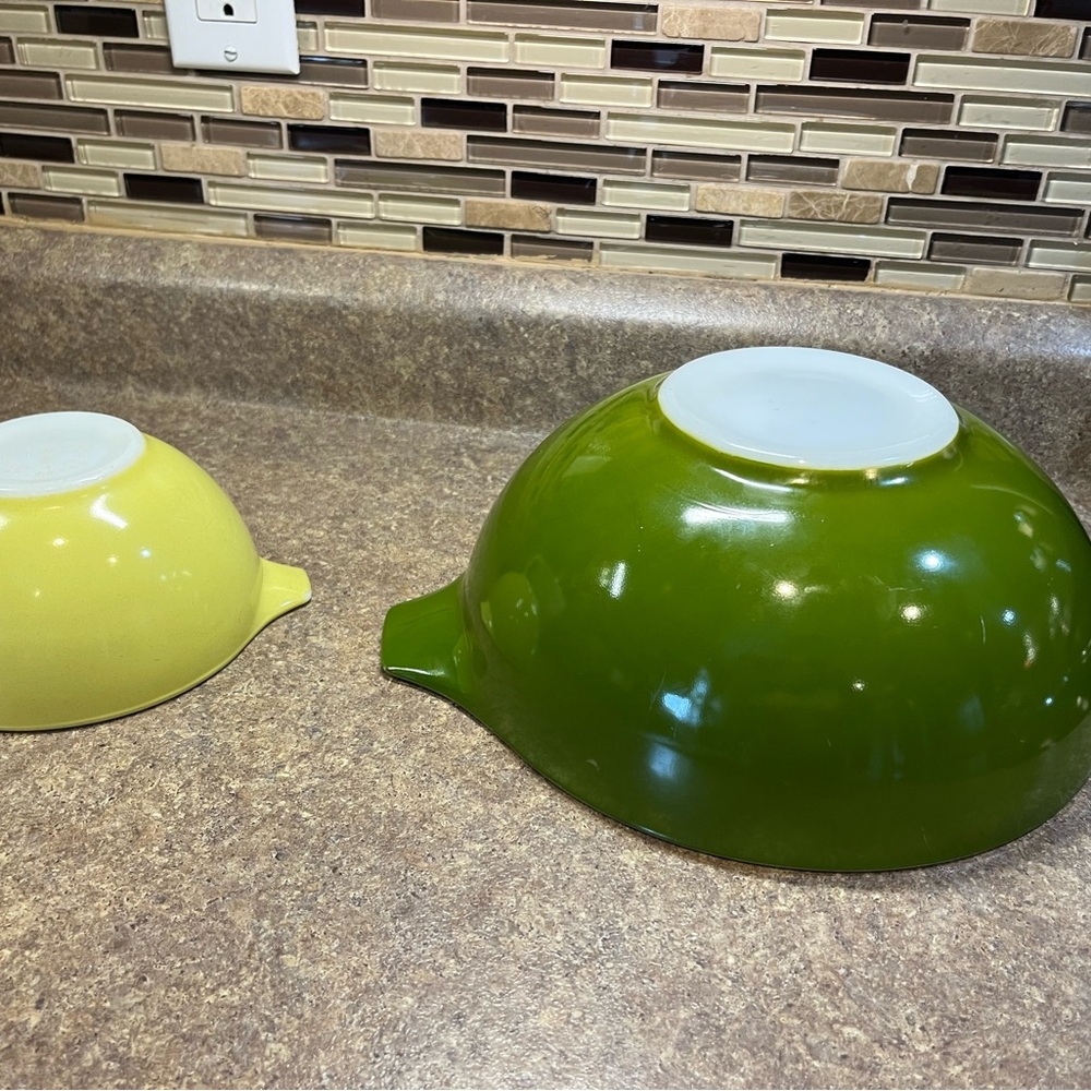 Pyrex Green and Yellow Mixing Bowls